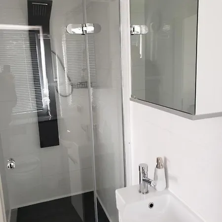 Monteurzimmer شقة *
